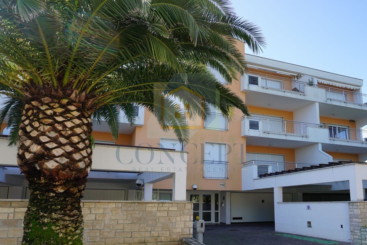 Umag, Crveni Vrh, Appartamento lussuoso e spazioso con due camere da letto nel Skiper Resort, a 50 m dal mare