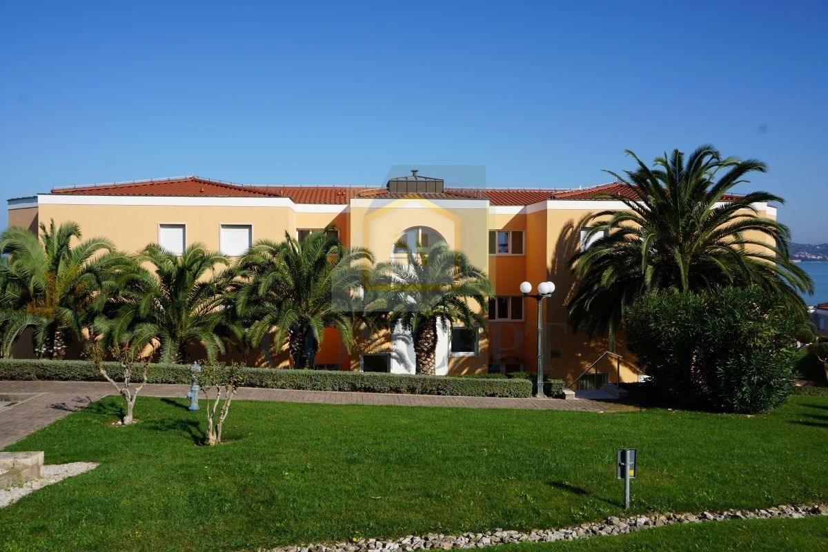 Umag, Crveni Vrh, Appartamento lussuoso e spazioso con due camere da letto nel Skiper Resort, a 50 m dal mare