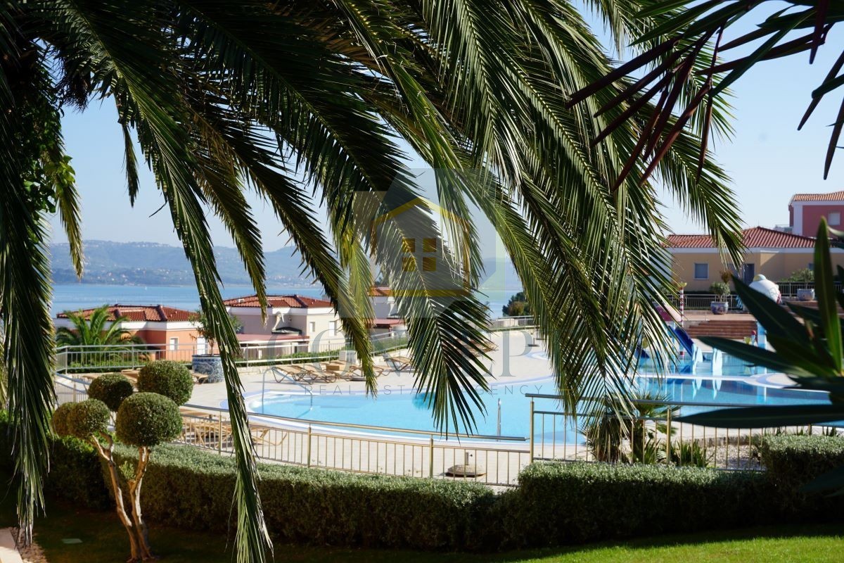 Umag, Crveni Vrh, Appartamento lussuoso e spazioso con due camere da letto nel Skiper Resort, a 50 m dal mare