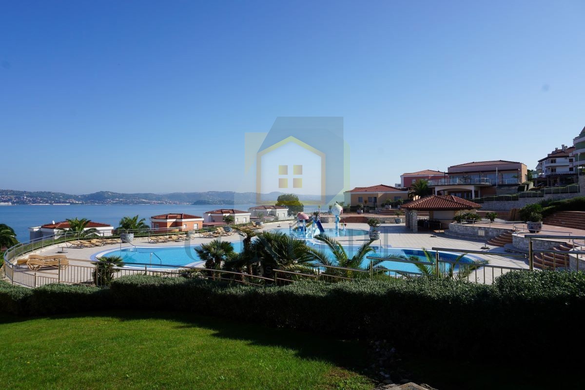 Umag, Crveni Vrh, Appartamento lussuoso e spazioso con due camere da letto nel Skiper Resort, a 50 m dal mare