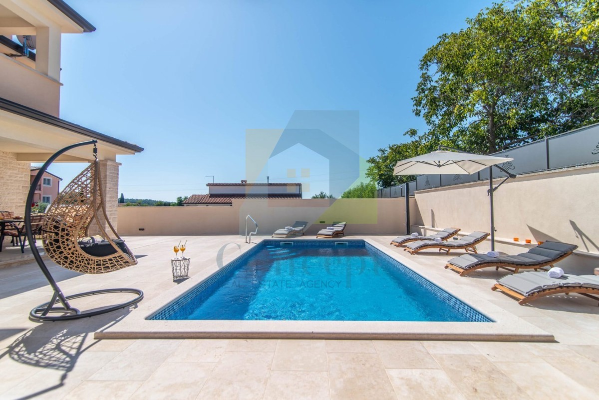 Poreč, Casa indipendente con piscina a 3 km dal mare e dalla città