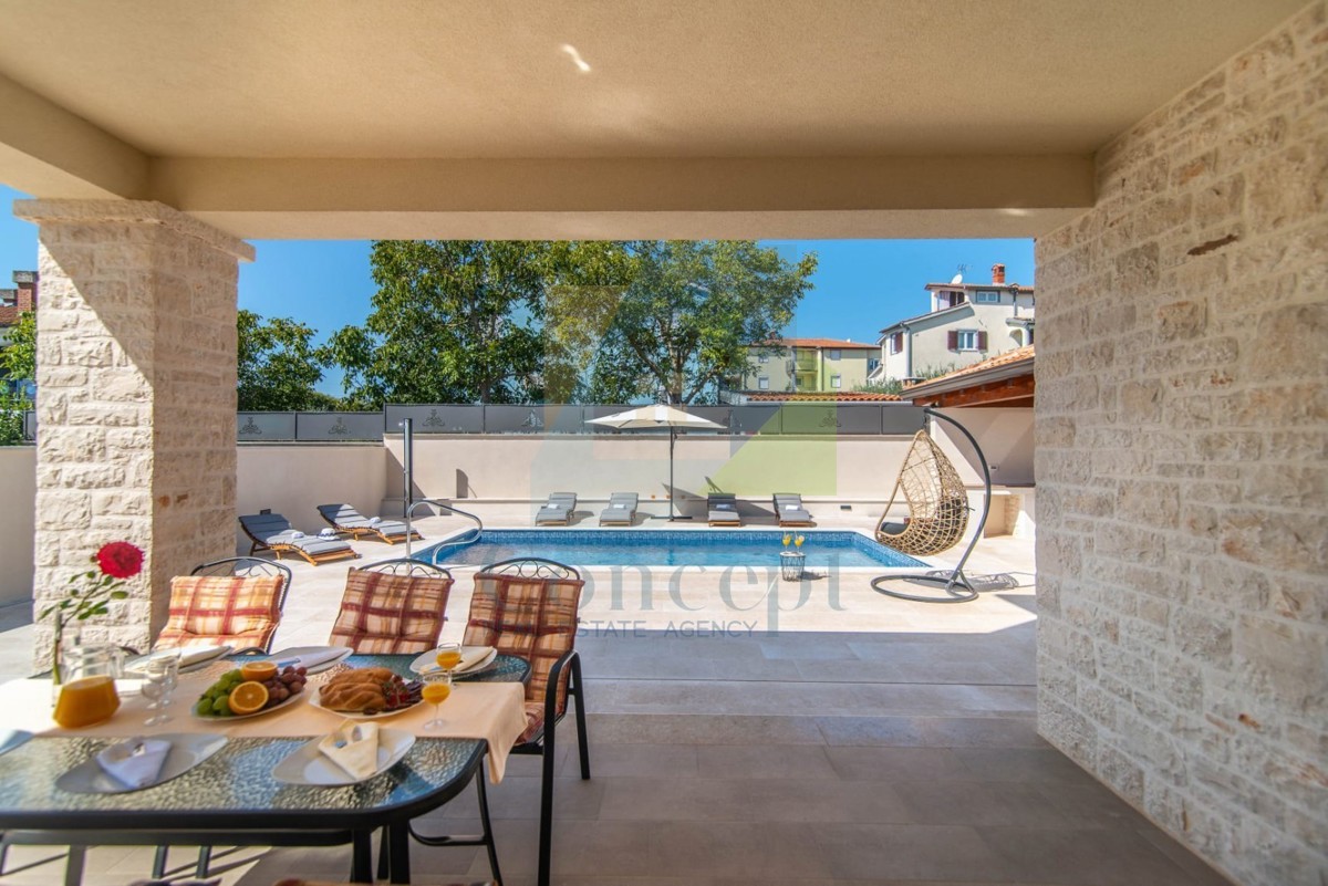 Poreč, Casa indipendente con piscina a 3 km dal mare e dalla città