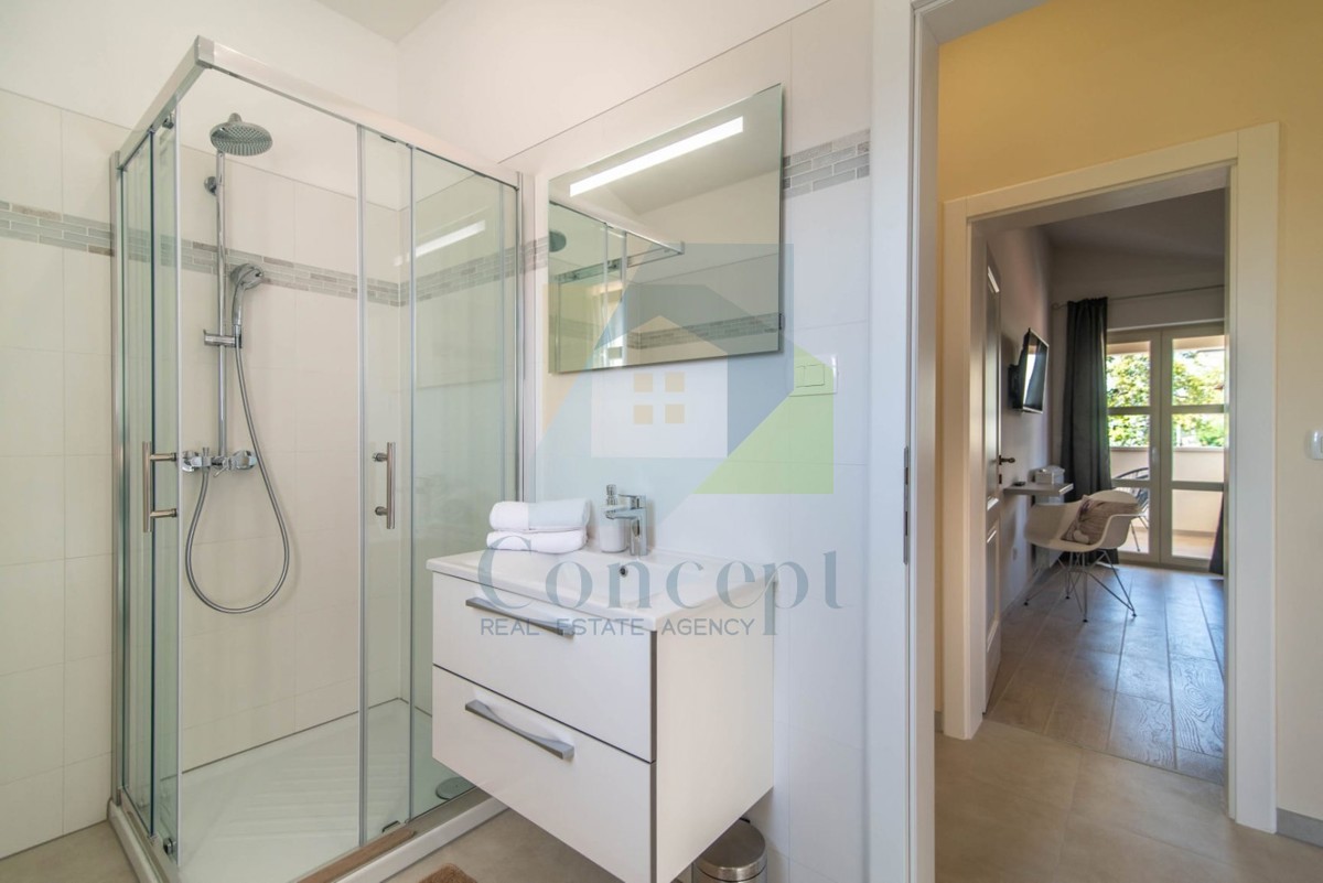 Poreč, Casa indipendente con piscina a 3 km dal mare e dalla città