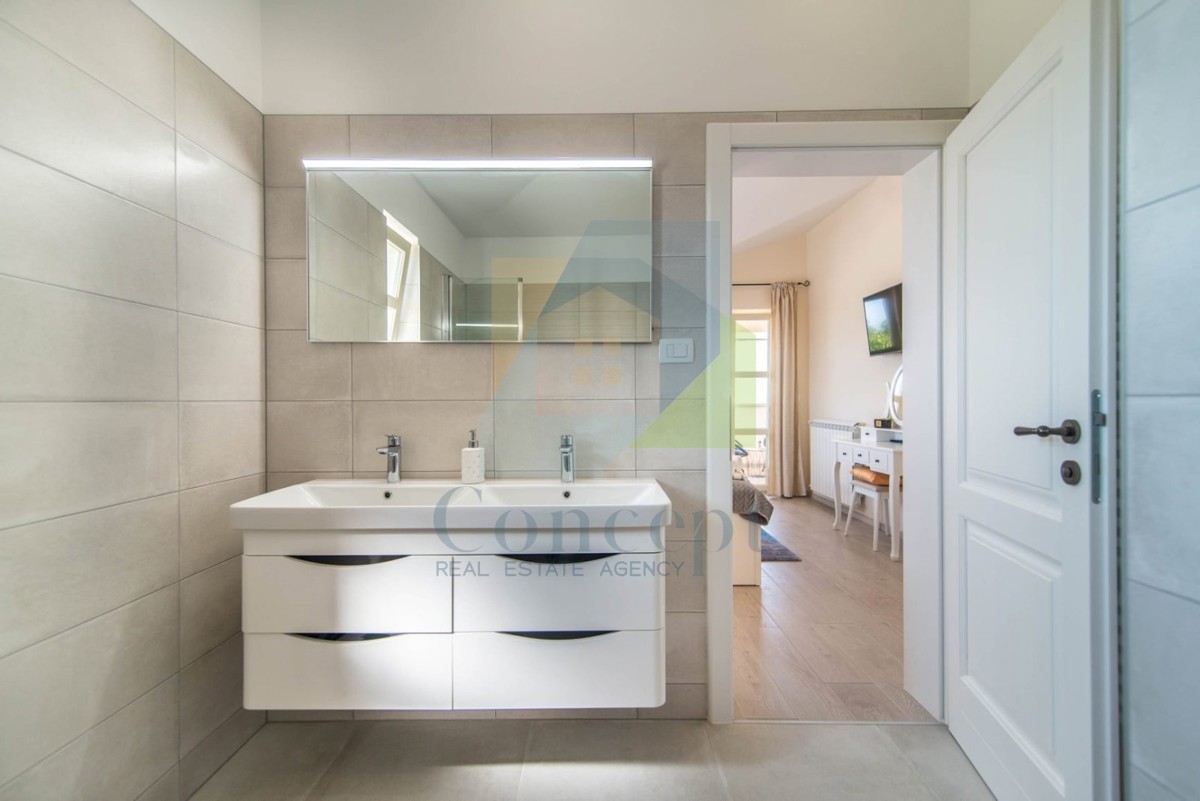 Poreč, Casa indipendente con piscina a 3 km dal mare e dalla città