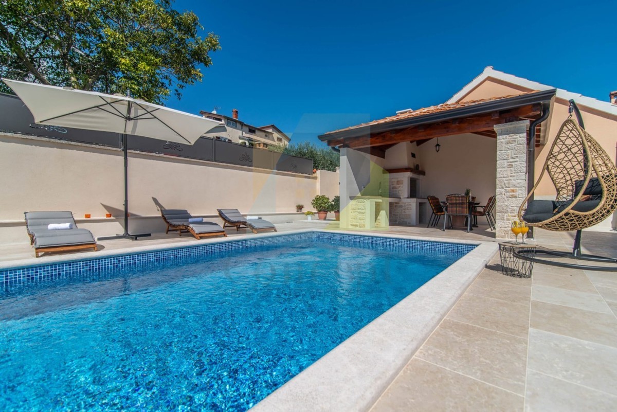 Poreč, Casa indipendente con piscina a 3 km dal mare e dalla città