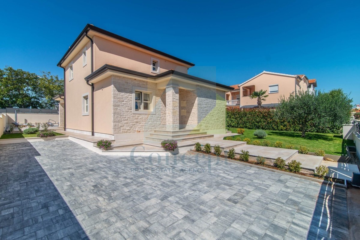 Poreč, Casa indipendente con piscina a 3 km dal mare e dalla città