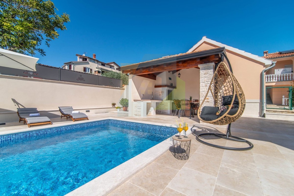 Poreč, Casa indipendente con piscina a 3 km dal mare e dalla città