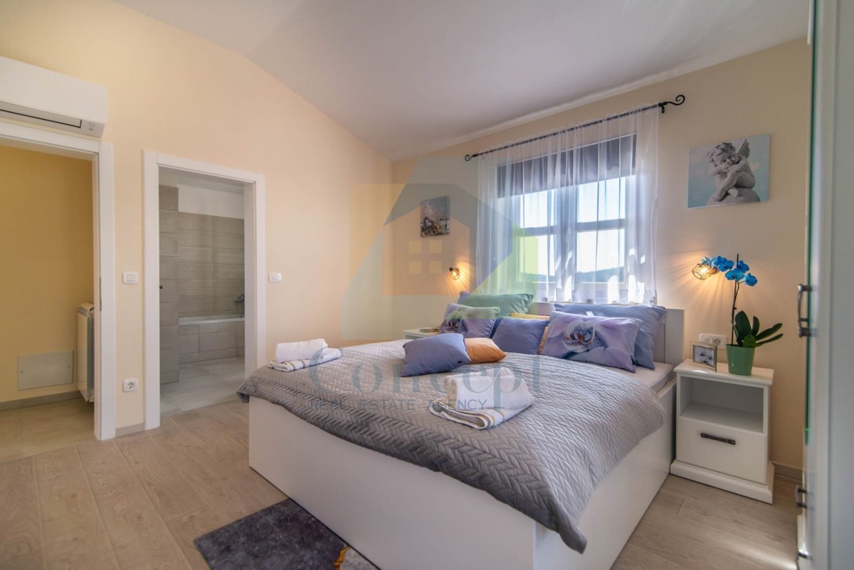 Poreč, Casa indipendente con piscina a 3 km dal mare e dalla città