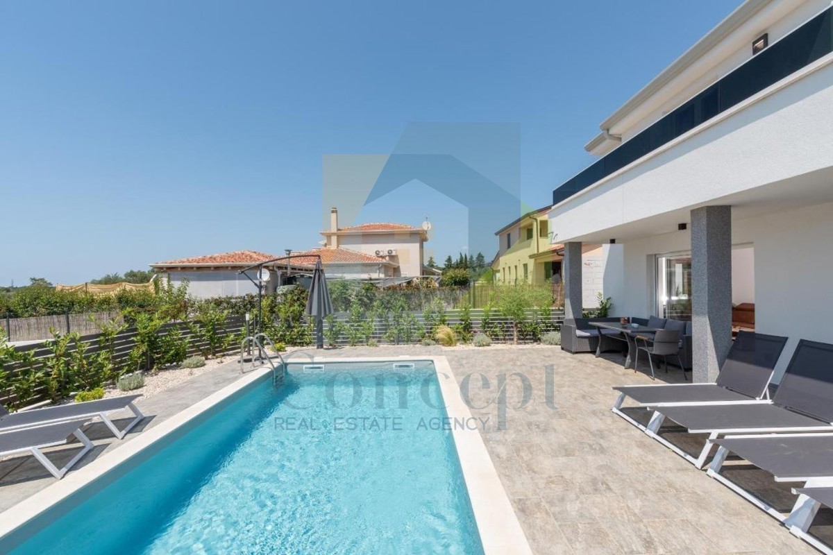 Poreč, dintorni - ESCLUSIVA DELL'AGENZIA - Moderna casa bifamiliare con vista mare, a 4 km dal mare