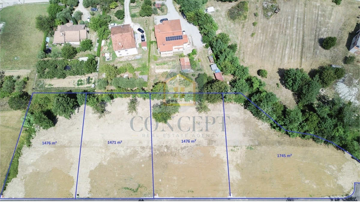 Motovunska okolica, Građevinska zemljišta s pogledom na Motovun