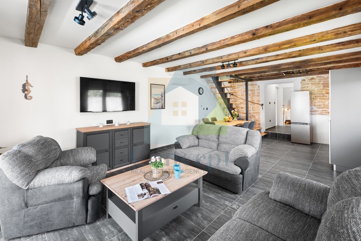 Poreč, dintorni, Ristrutturata casa in pietra autoctona con piscina, a 9 km dal mare