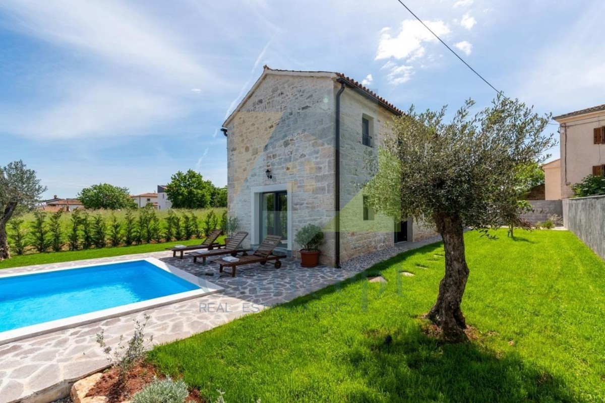 Poreč, dintorni, Ristrutturata casa in pietra autoctona con piscina, a 9 km dal mare