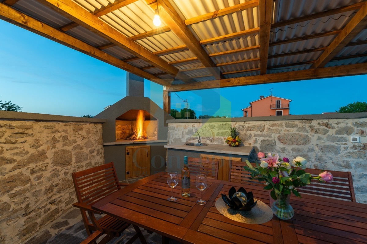 Poreč, dintorni, Ristrutturata casa in pietra autoctona con piscina, a 9 km dal mare