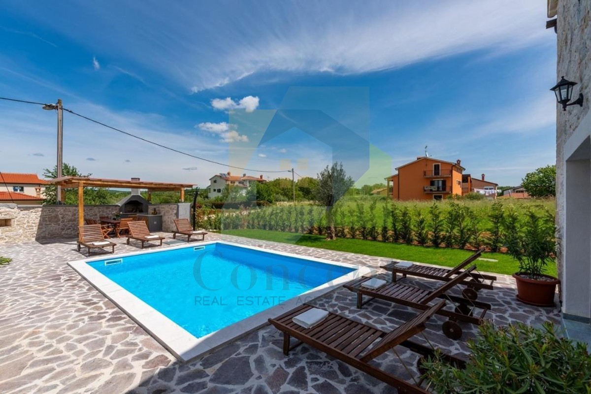 Poreč, dintorni, Ristrutturata casa in pietra autoctona con piscina, a 9 km dal mare