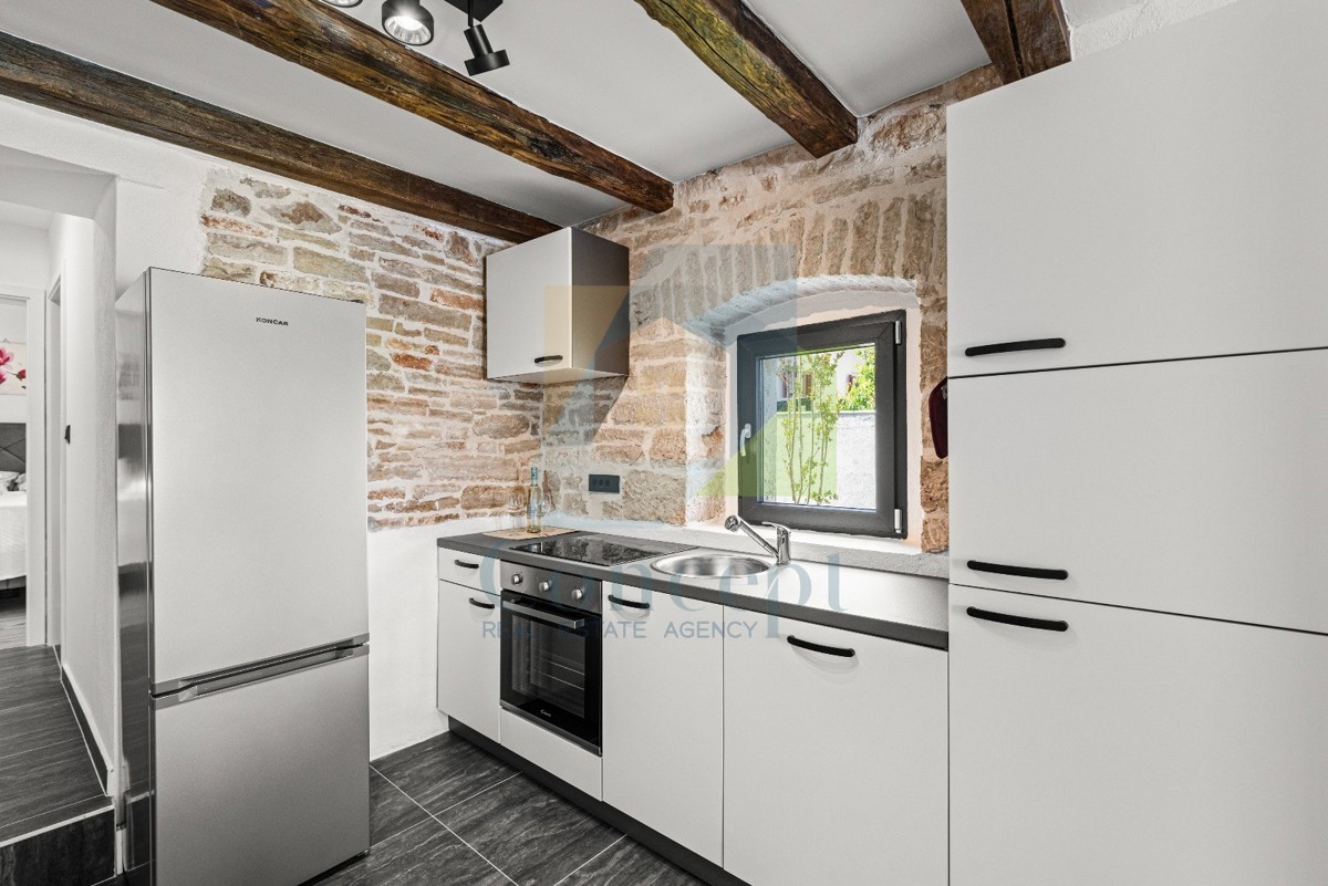 Poreč, dintorni, Ristrutturata casa in pietra autoctona con piscina, a 9 km dal mare