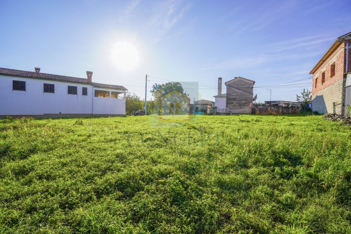 Poreč, dintorni, Terreno edificabile in posizione tranquilla, 14 km dal mare