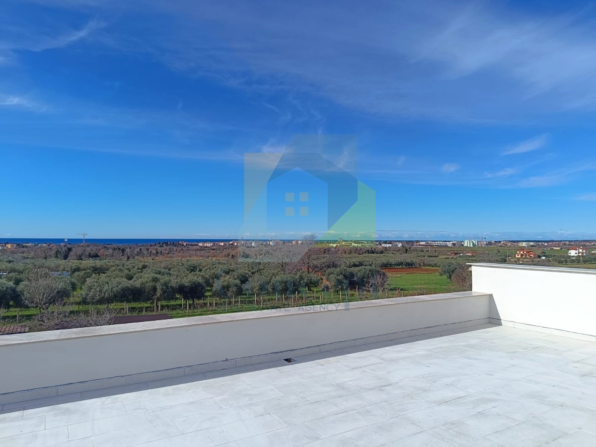 Umag, area, Casa bifamiliare con piscina e vista aperta sul mare a 2 km dal mare
