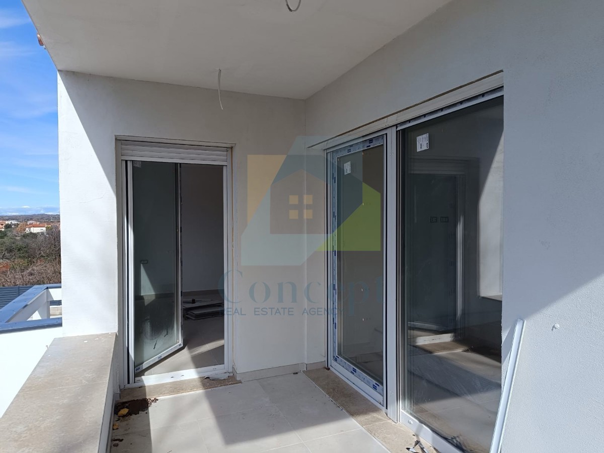 Umag, area, Casa bifamiliare con piscina e vista aperta sul mare a 2 km dal mare