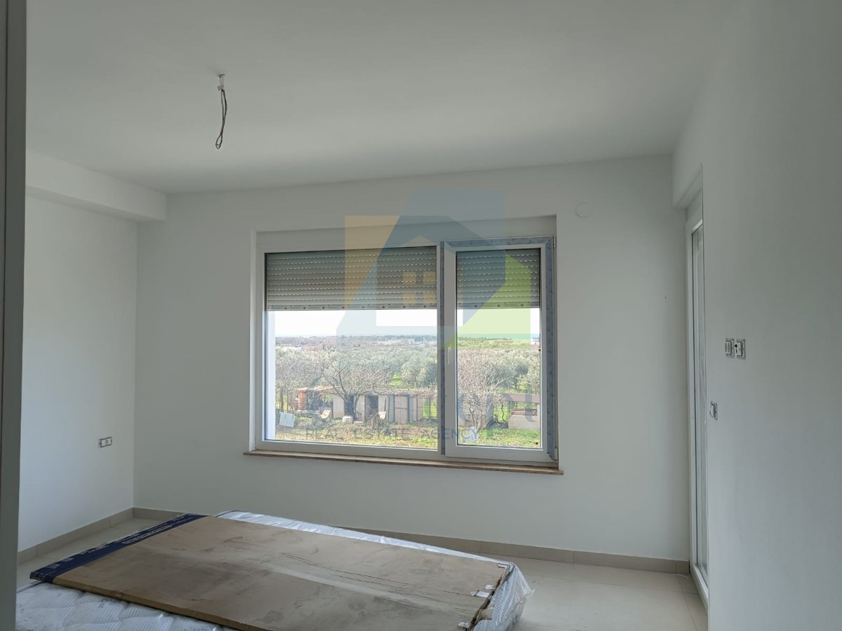 Umag, area, Casa bifamiliare con piscina e vista aperta sul mare a 2 km dal mare