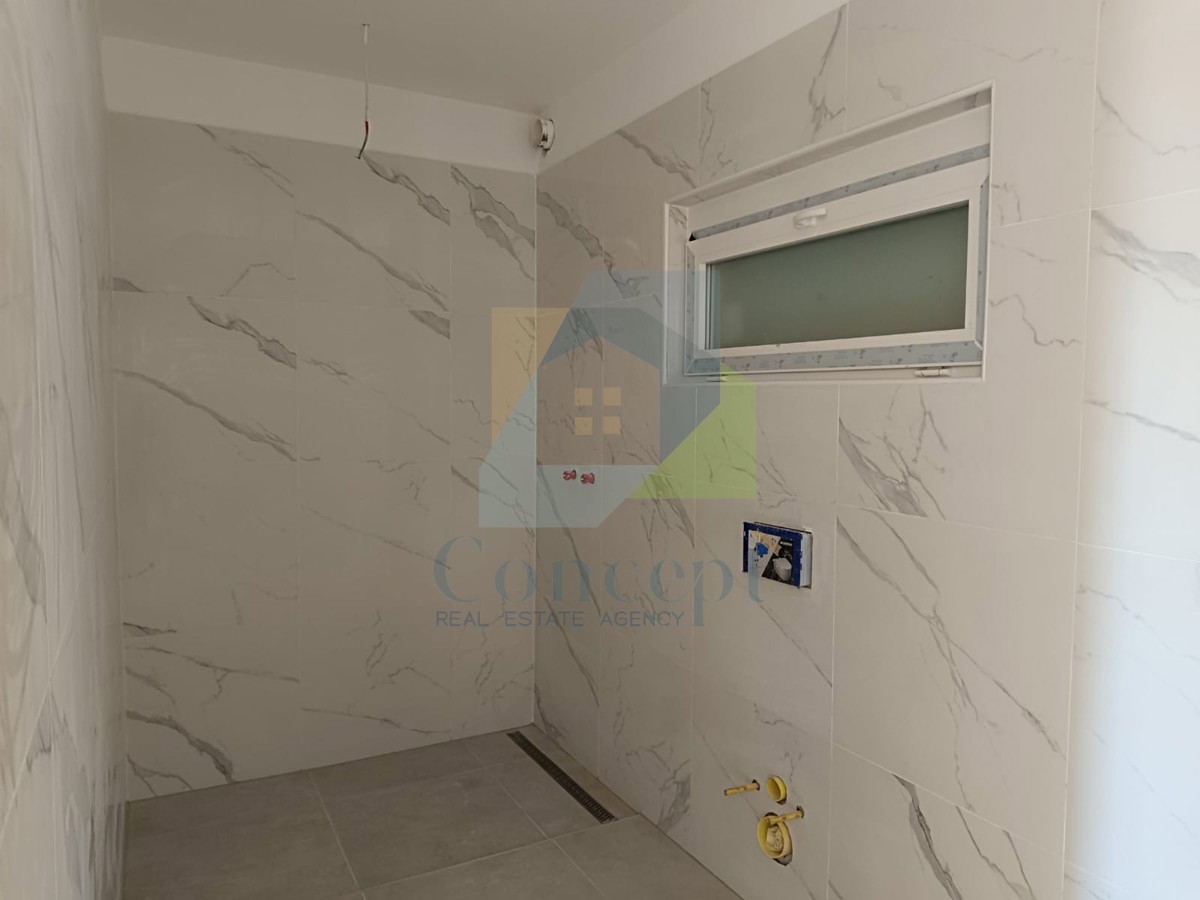 Umag, area, Casa bifamiliare con piscina e vista aperta sul mare a 2 km dal mare