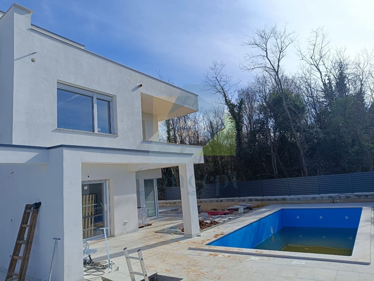 Umag, area, Casa bifamiliare con piscina e vista aperta sul mare a 2 km dal mare