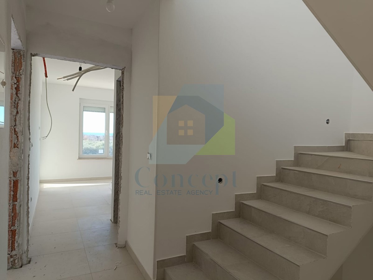 Umag, area, Casa bifamiliare con piscina e vista aperta sul mare a 2 km dal mare