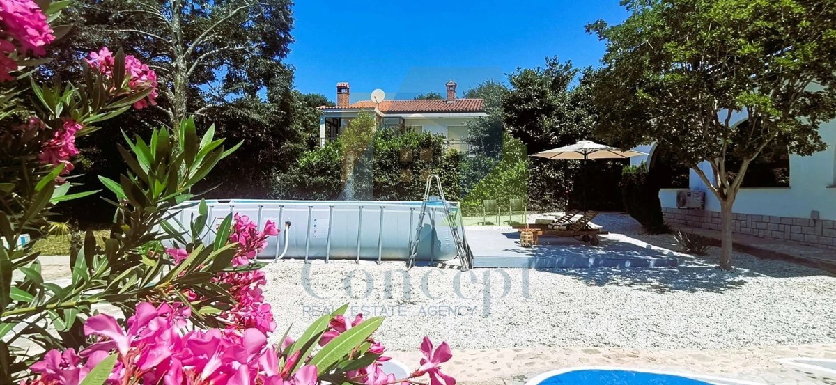 Poreč, dintorni, Ampia villa con 5 camere da letto e vista mare, a 4 km dal mare