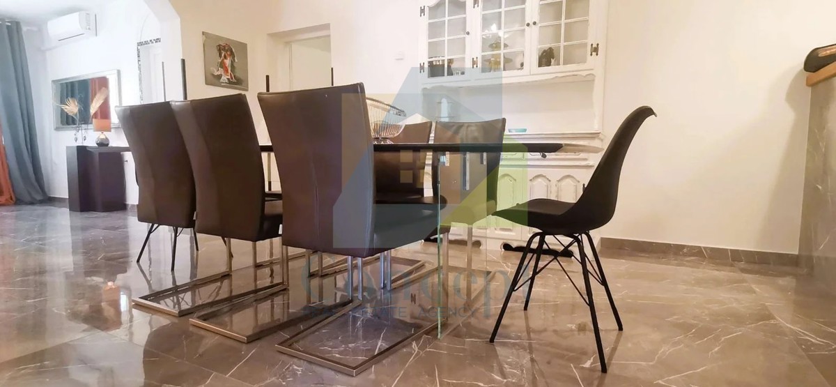 Poreč, dintorni, Ampia villa con 5 camere da letto e vista mare, a 4 km dal mare