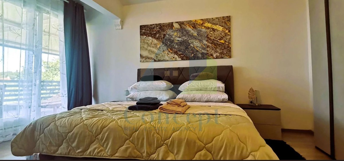 Poreč, dintorni, Ampia villa con 5 camere da letto e vista mare, a 4 km dal mare