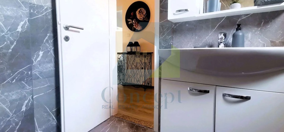 Poreč, dintorni, Ampia villa con 5 camere da letto e vista mare, a 4 km dal mare