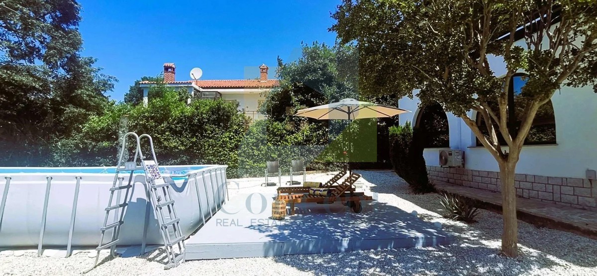 Poreč, dintorni, Ampia villa con 5 camere da letto e vista mare, a 4 km dal mare