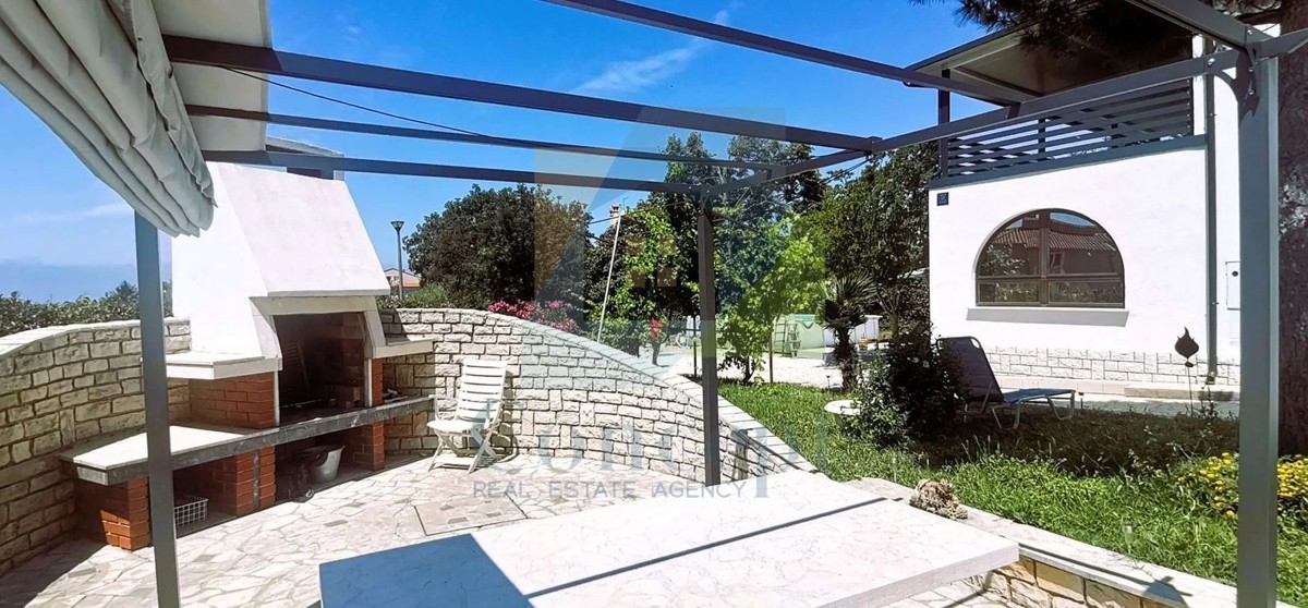 Poreč, dintorni, Ampia villa con 5 camere da letto e vista mare, a 4 km dal mare