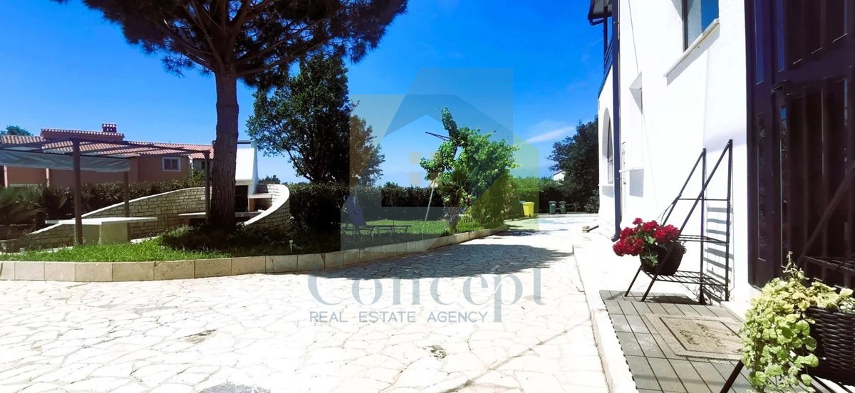 Poreč, dintorni, Ampia villa con 5 camere da letto e vista mare, a 4 km dal mare