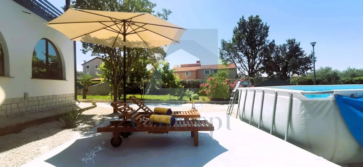 Poreč, dintorni, Ampia villa con 5 camere da letto e vista mare, a 4 km dal mare