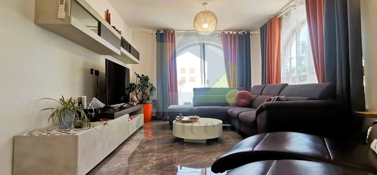 Poreč, dintorni, Ampia villa con 5 camere da letto e vista mare, a 4 km dal mare