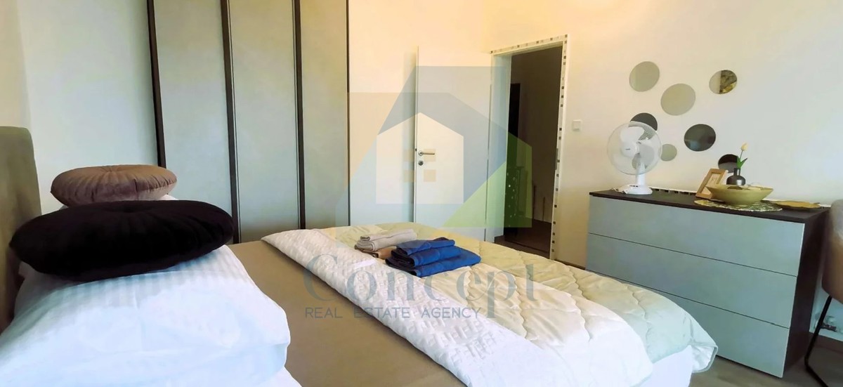 Poreč, dintorni, Ampia villa con 5 camere da letto e vista mare, a 4 km dal mare