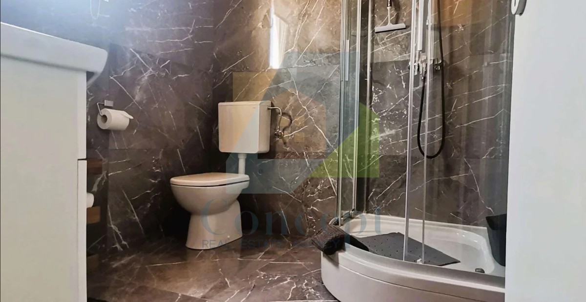 Poreč, dintorni, Ampia villa con 5 camere da letto e vista mare, a 4 km dal mare