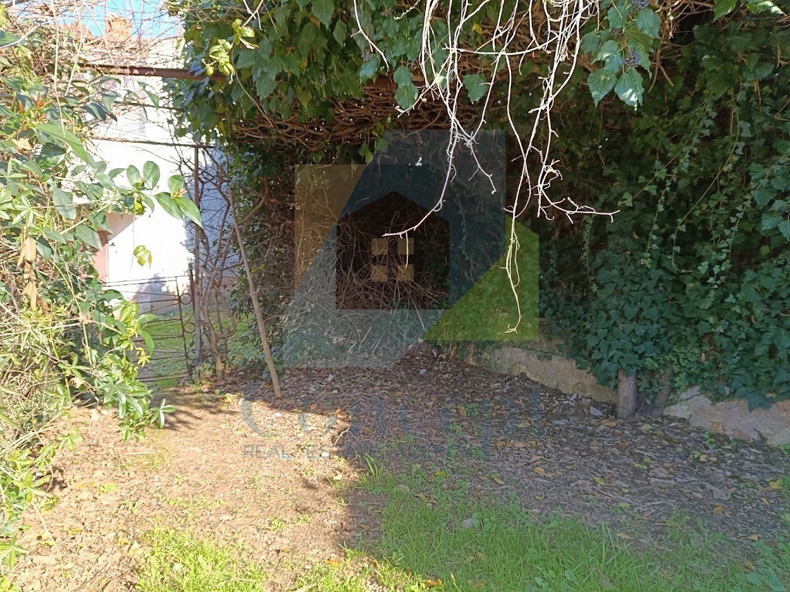 Poreč, dintorni, Casa da ristrutturare in posizione attraente, a 3 km dal mare