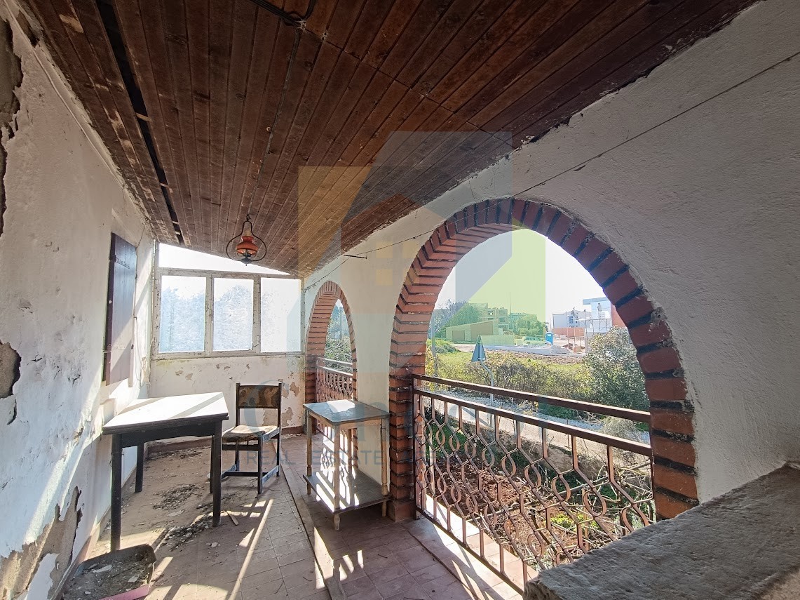 Poreč, dintorni, Casa da ristrutturare in posizione attraente, a 3 km dal mare