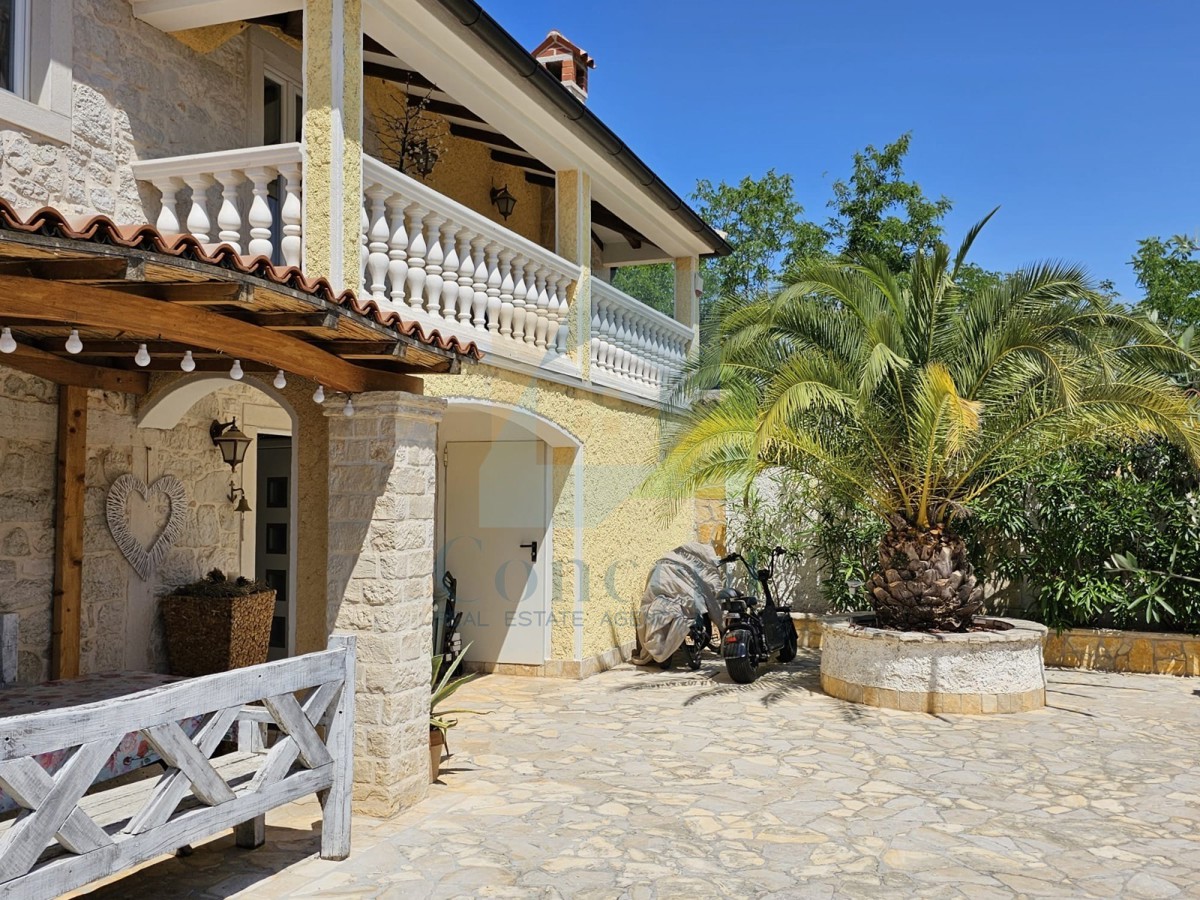 Poreč, dintorni, Casa in pietra con piscina e vista mare, a 10 km dal mare