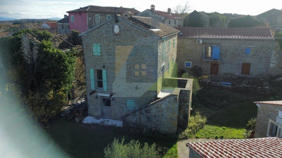 Buje, Momjan, dintorni, Casa autoctona istriana in posizione tranquilla