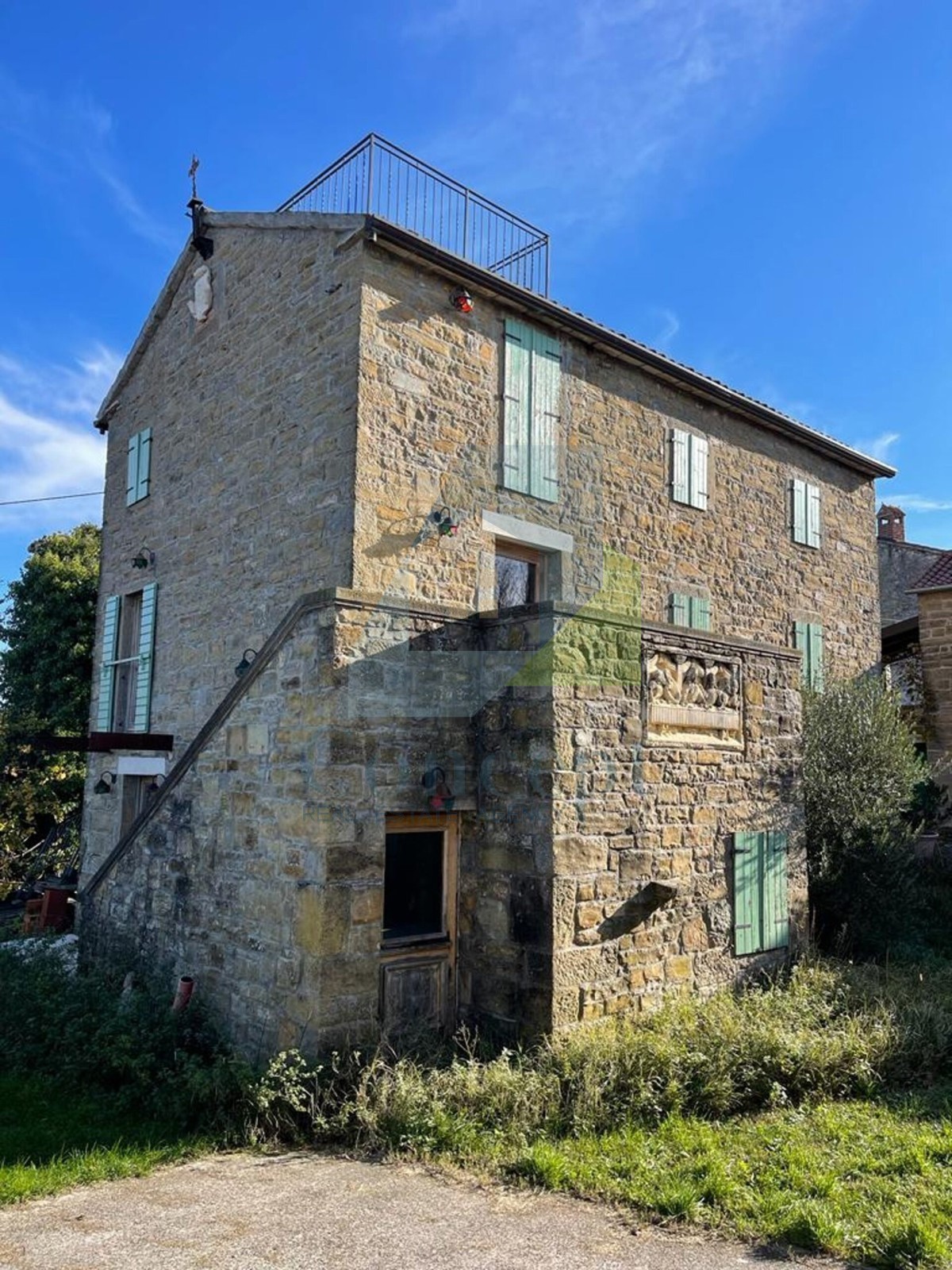 Buje, Momjan, dintorni, Casa autoctona istriana in posizione tranquilla