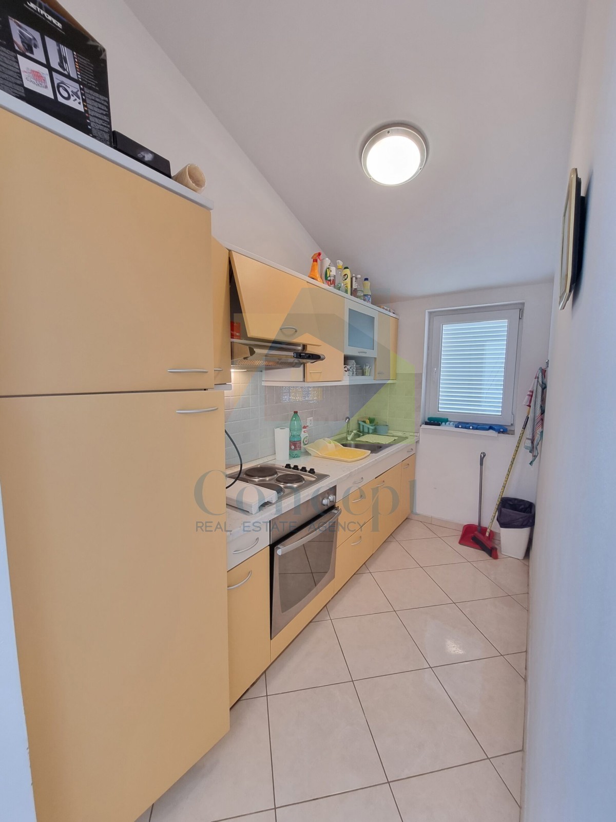 Poreč, dintorni, Appartamento al secondo piano con galleria e vista mare, a 2 km dal mare