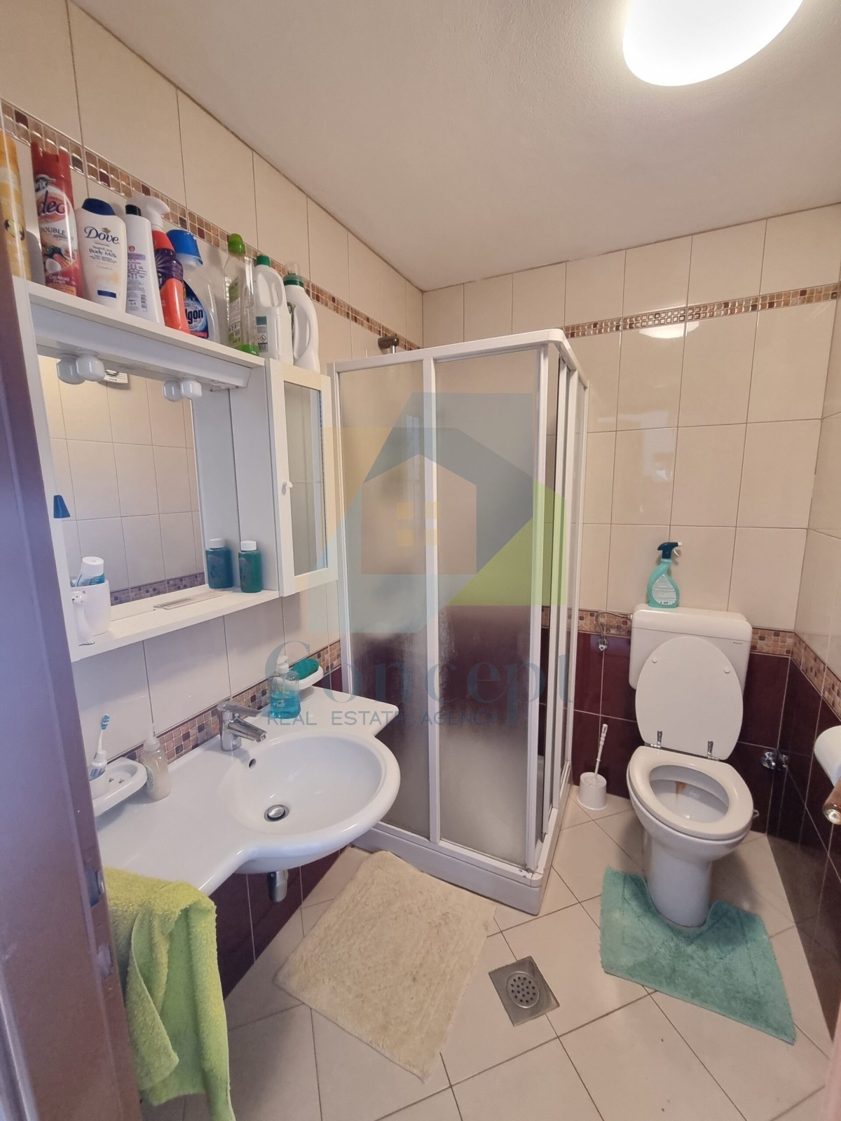 Poreč, dintorni, Appartamento al secondo piano con galleria e vista mare, a 2 km dal mare