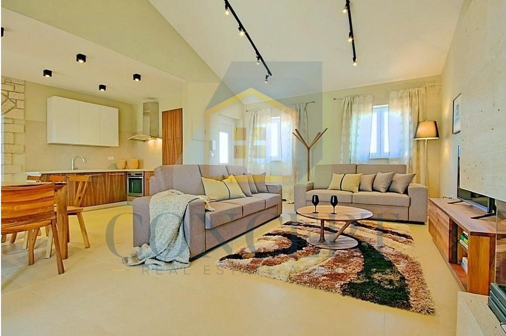 Poreč, dintorni, Incantevole villa con piscina in ottima posizione, a 10 km dal mare