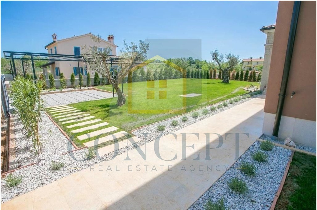 Poreč, dintorni, Incantevole villa con piscina in ottima posizione, a 10 km dal mare