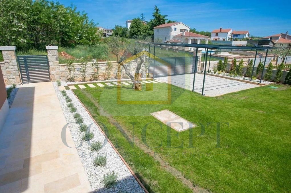 Poreč, dintorni, Incantevole villa con piscina in ottima posizione, a 10 km dal mare
