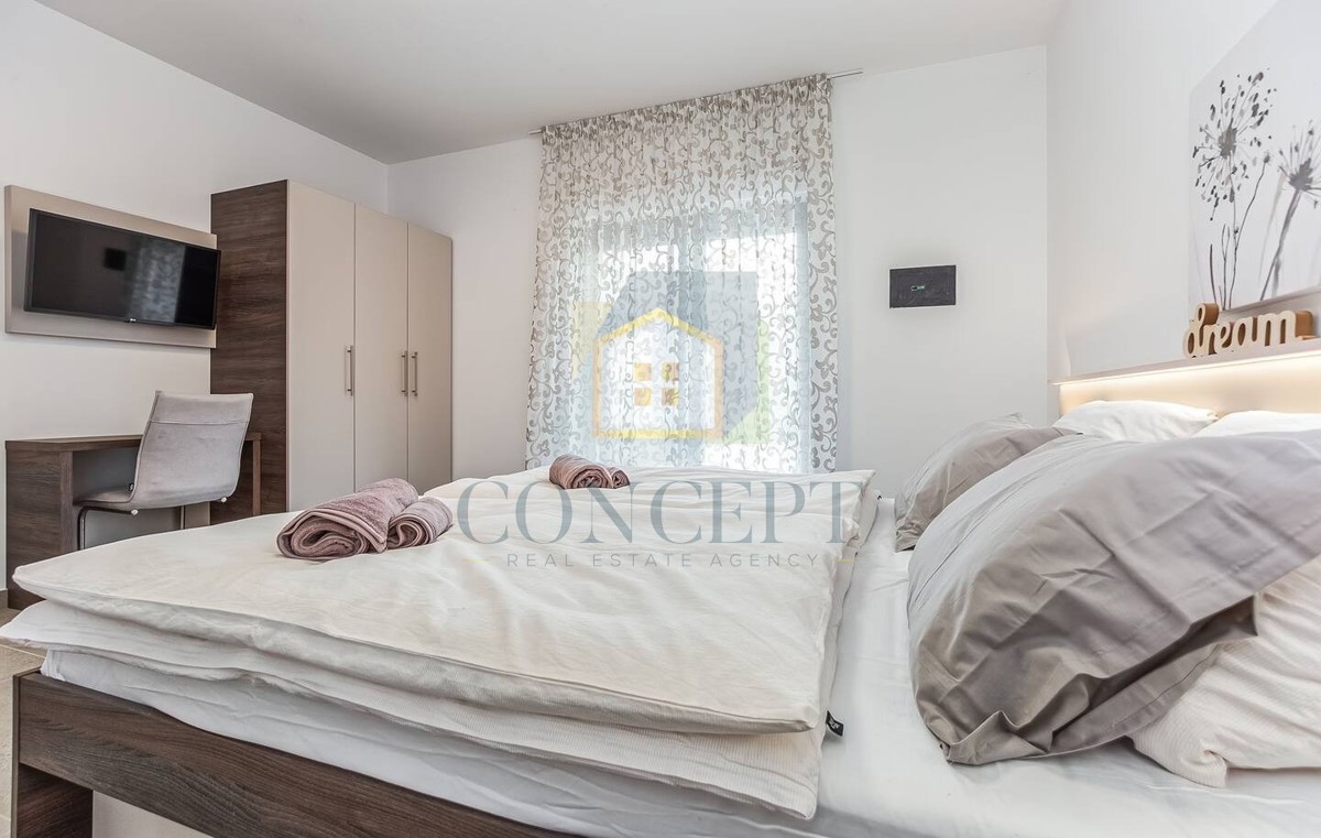 Poreč, sobborgo, Villa moderna con piscina in ottima posizione, a 800 m dal mare