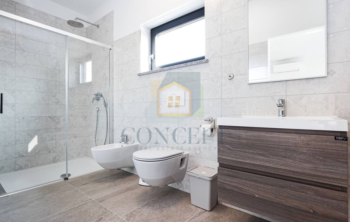 Poreč, sobborgo, Villa moderna con piscina in ottima posizione, a 800 m dal mare