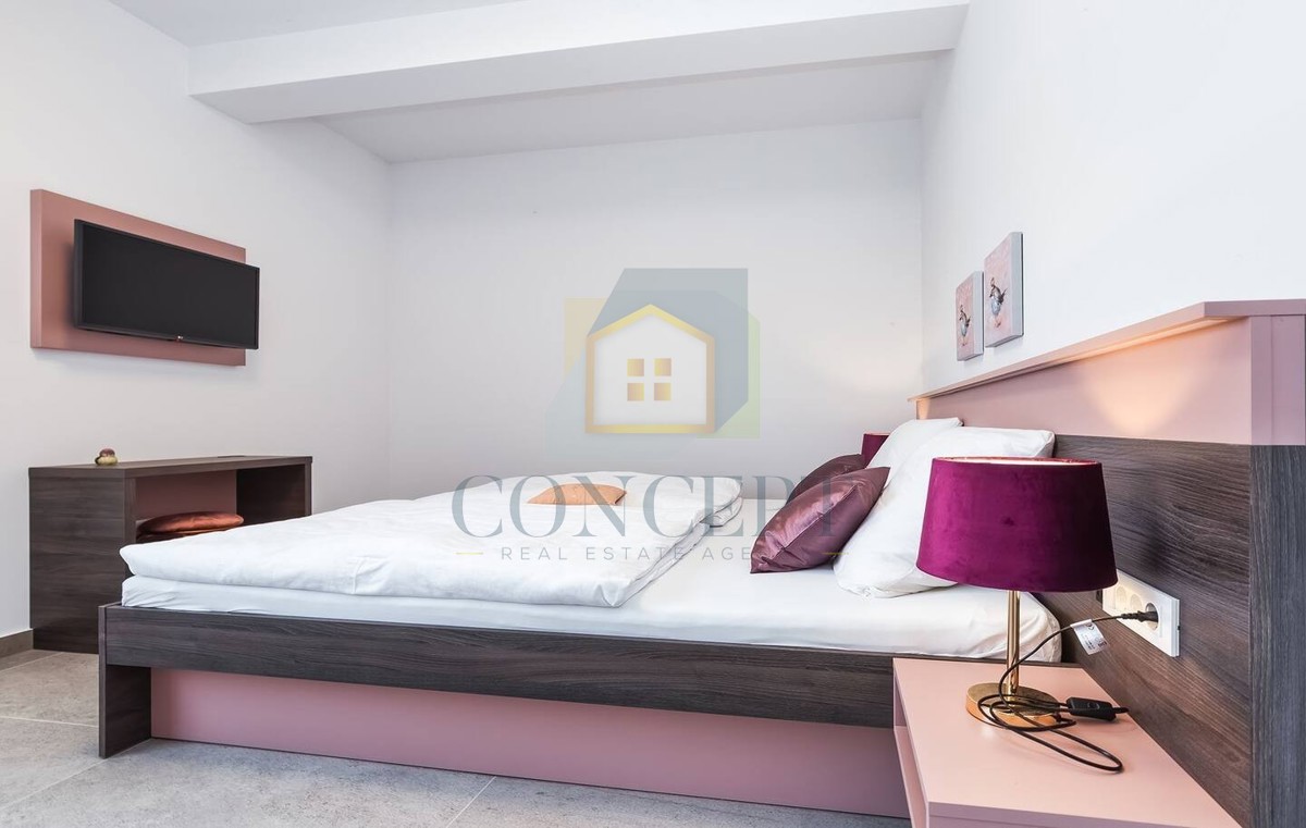 Poreč, sobborgo, Villa moderna con piscina in ottima posizione, a 800 m dal mare